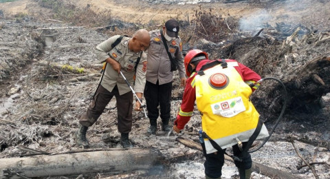 Tim Gabungan Padamkan Hotspot di Desa Pelayangan, Luas Lahan Terbakar ±0,8 Hektare